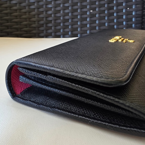Prada Saffiano Wallet Black and Pink - Picture 9 of 16